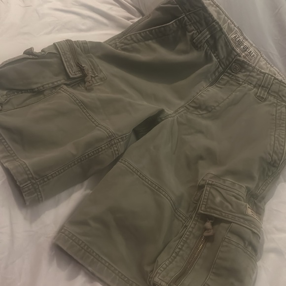 Boys Aeropostale cargo shorts. - Picture 4 of 5